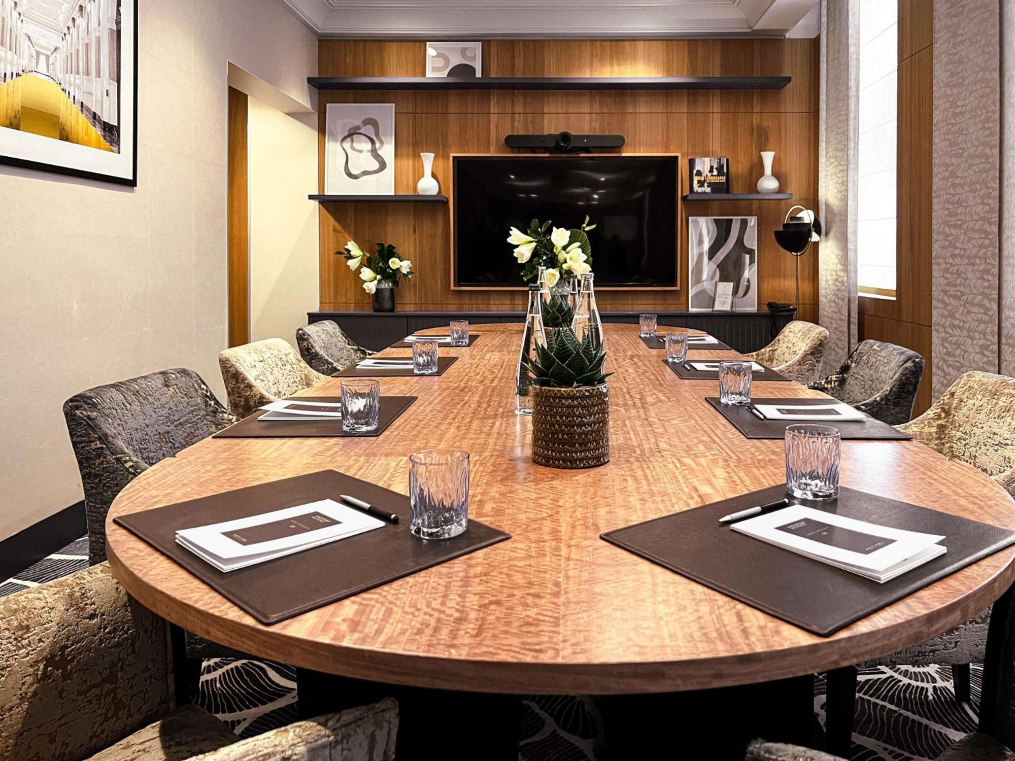 Отель Sofitel Paris Le Faubourg Экстерьер фото